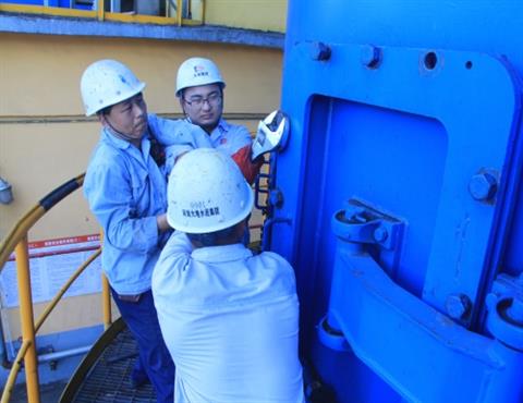 世俱杯(中国)公司职工作业                                          